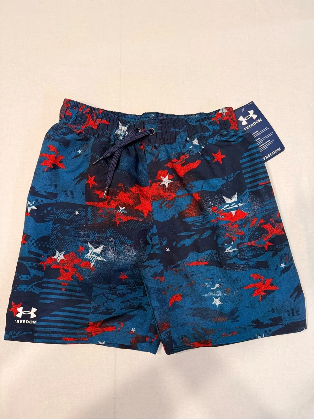 Hurley Blue Camo Swim Shorts with Red Star Accents NWT Size Medium Retail $40